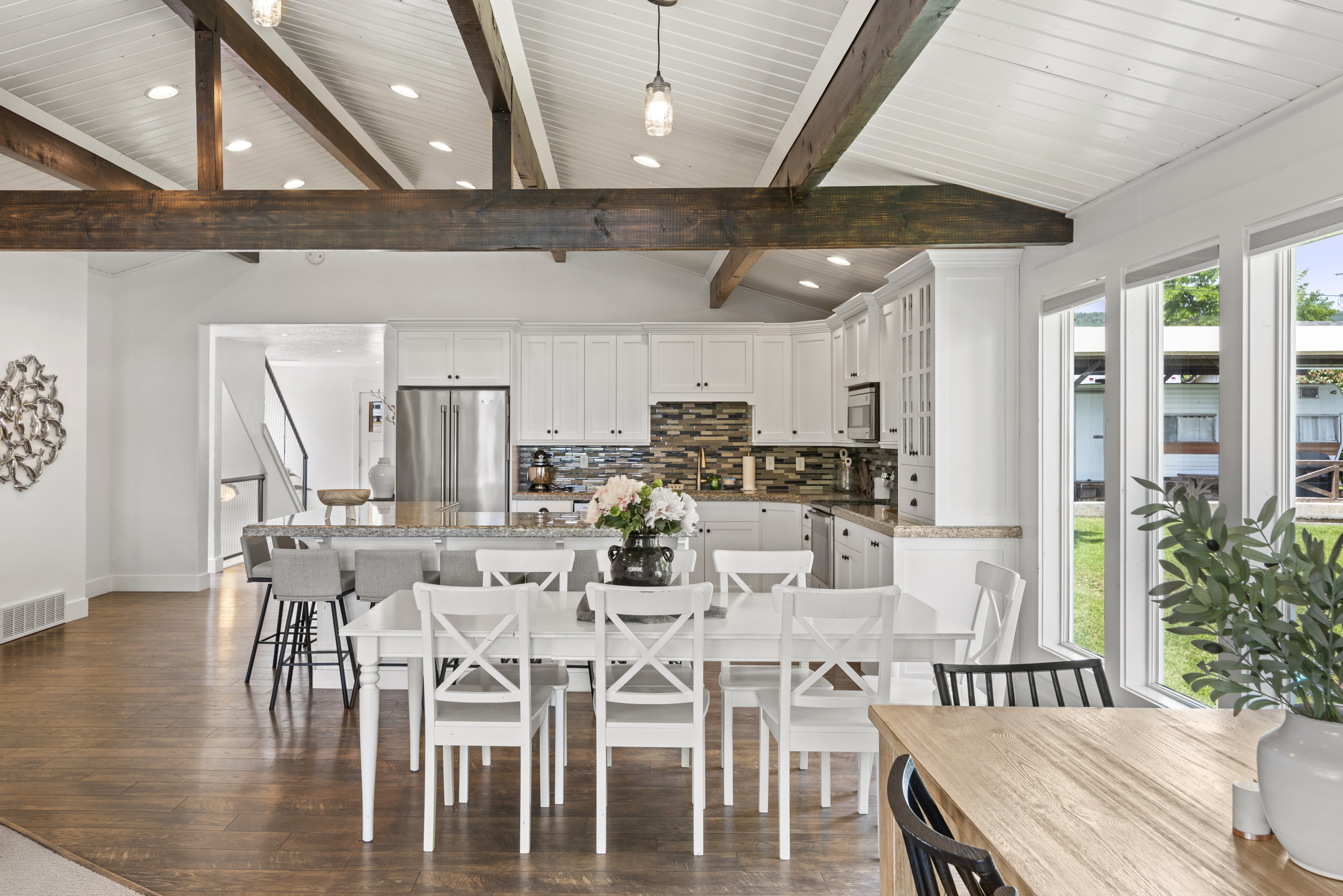 Ember | Lakefront - Interior 4