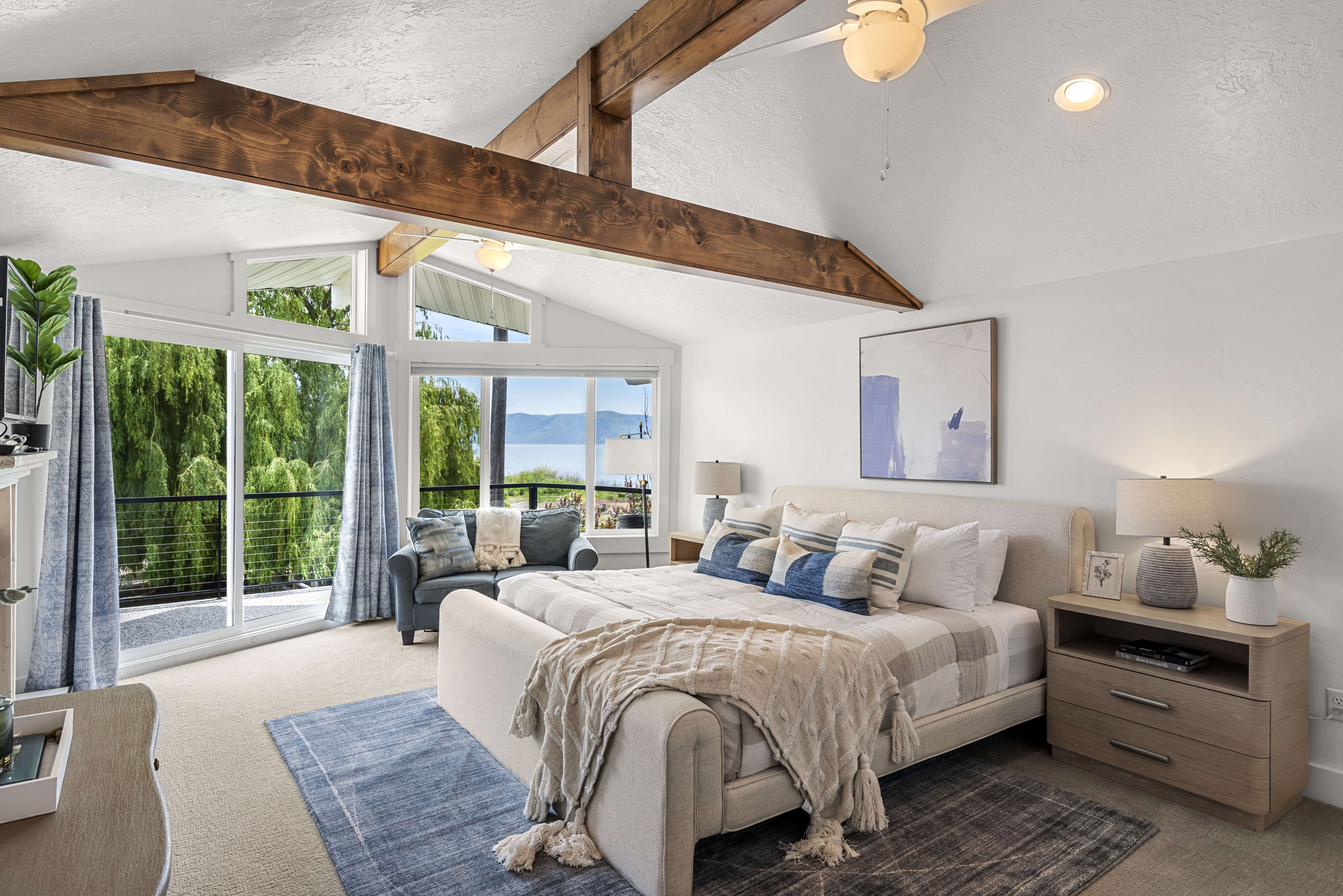 Ember | Lakefront - Interior 4