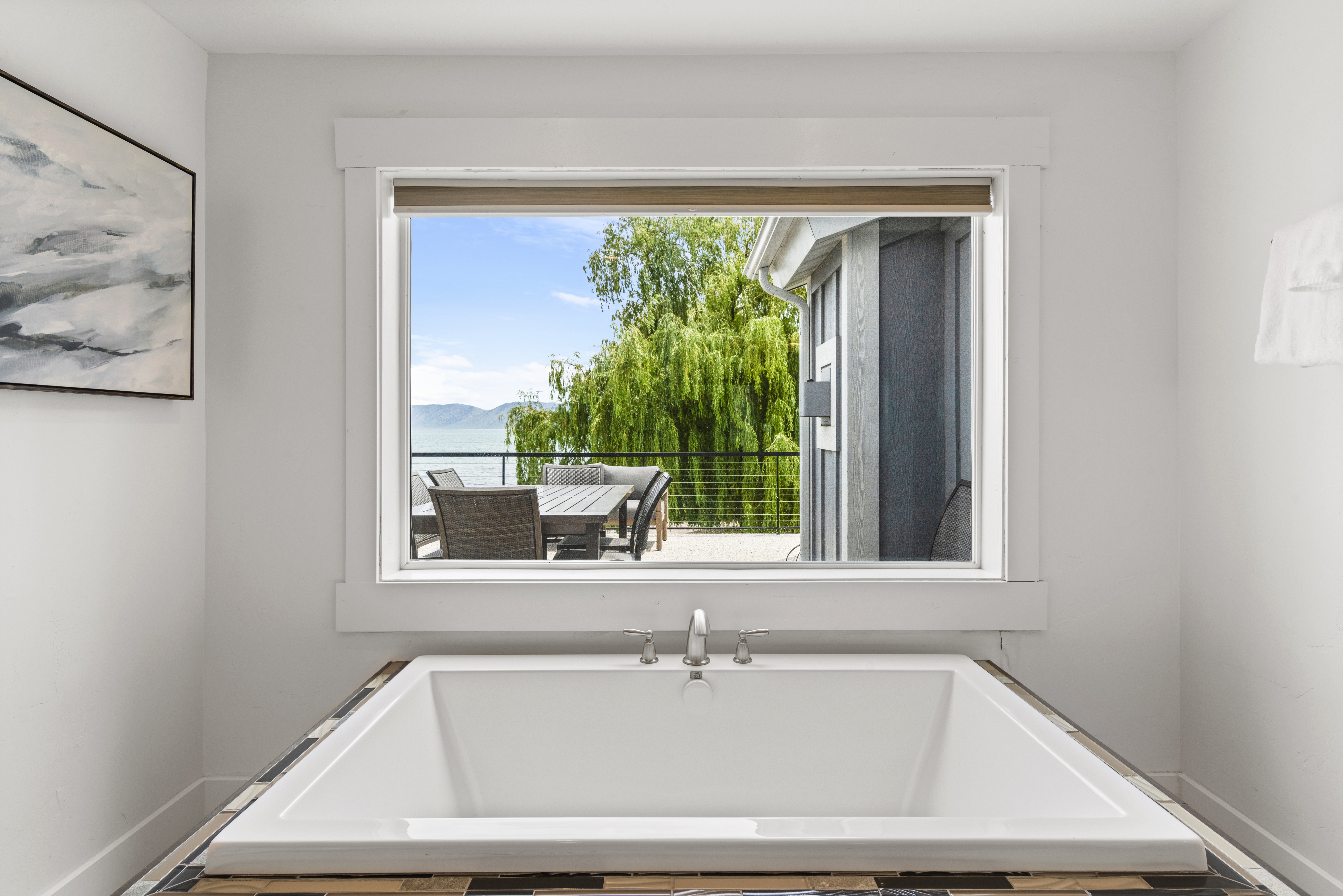 Ember | Lakefront - Interior 1
