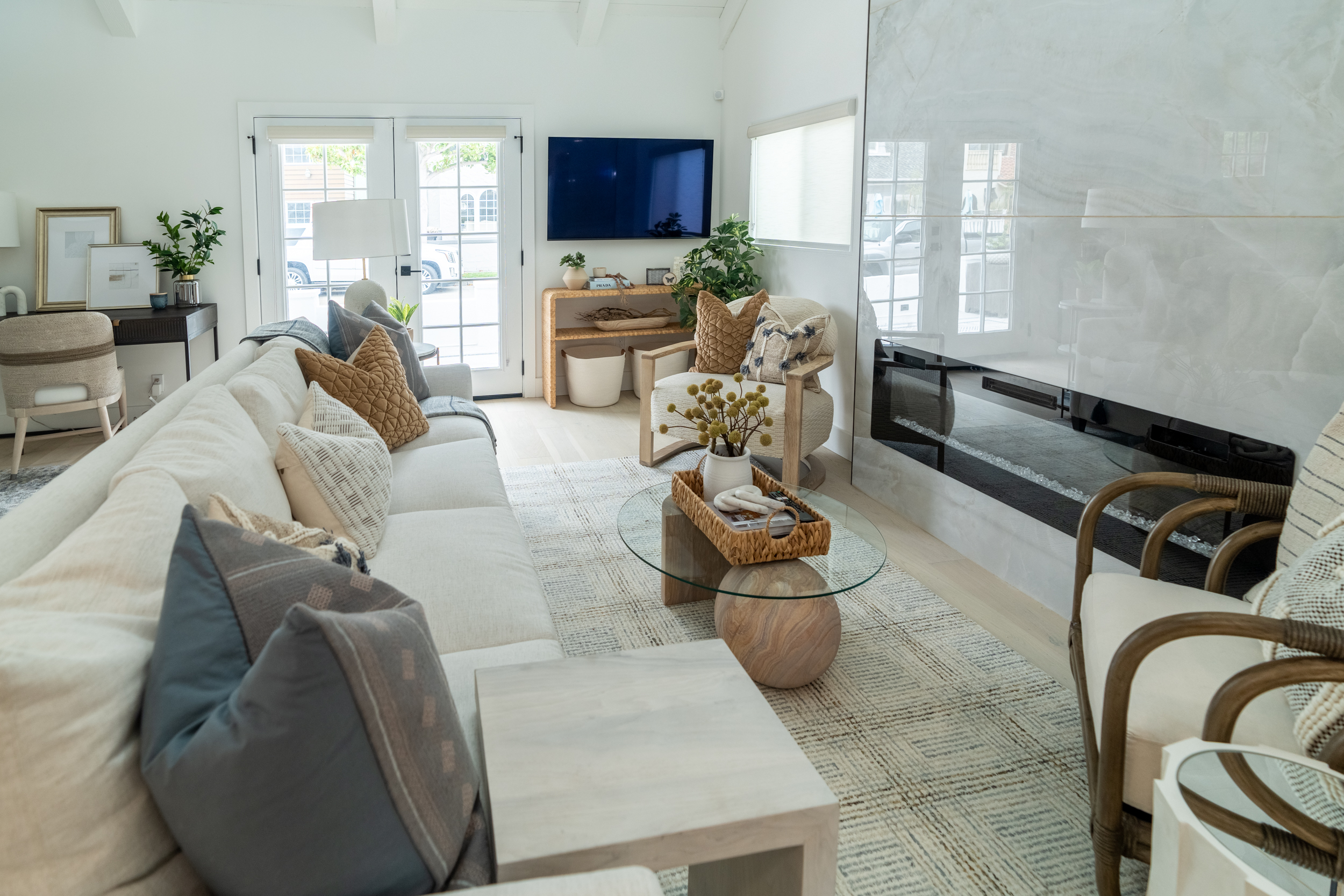 Adrien - Interior 1